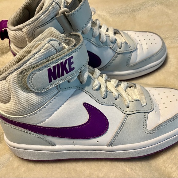 Nike Unisex-Child Court Borough Mid 2 Shoes - Size 4 Youth - Picture 5 of 7